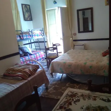 In Guest - Bright With Etna View